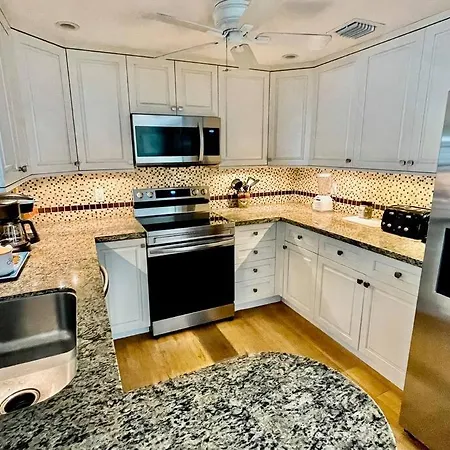 Villa Just Steps To Duval- Sleeps 10- Heated Pool House à Key West Extérieur photo