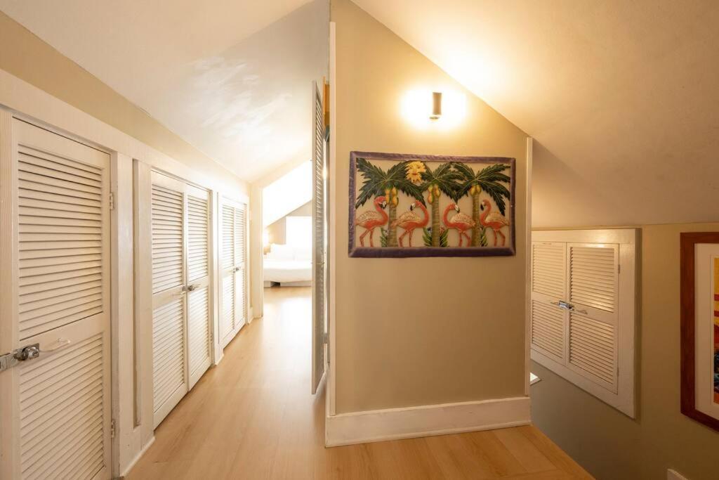 Just Steps To Duval- Sleeps 10- Heated Pool House *