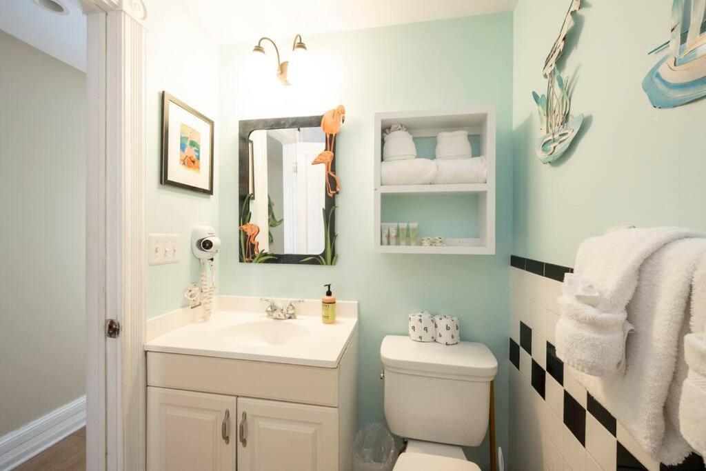 Just Steps To Duval- Sleeps 10- Heated Pool House Key West