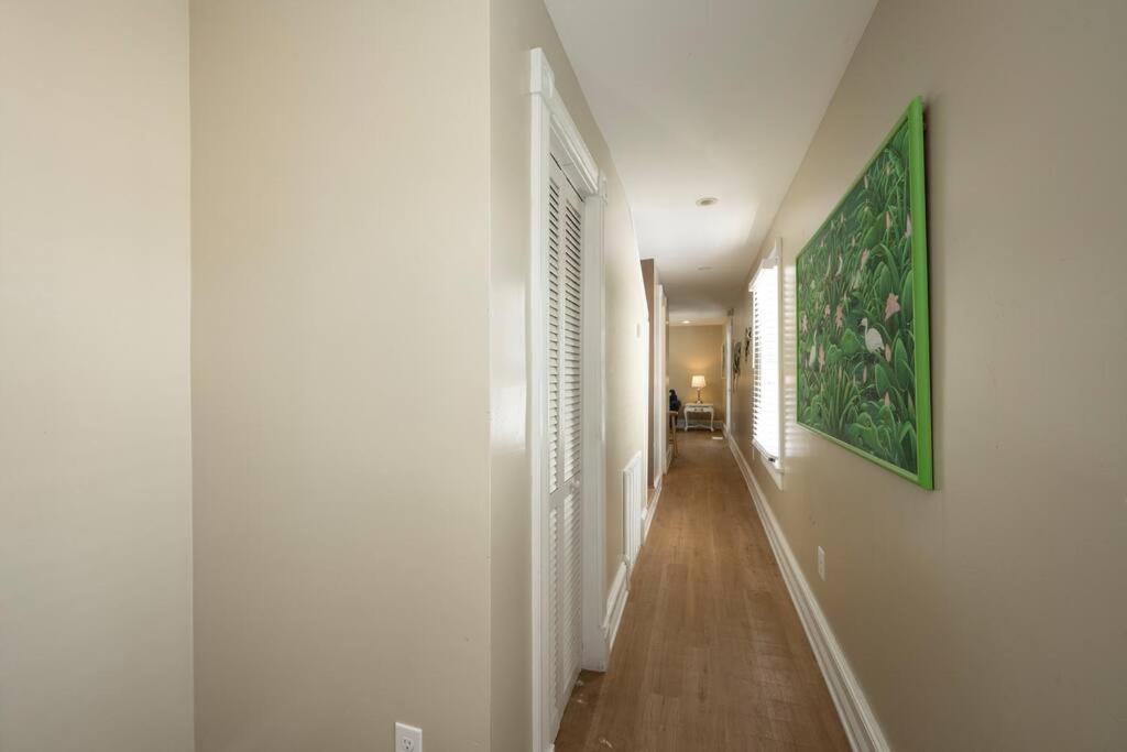 Just Steps To Duval- Sleeps 10- Heated Pool House