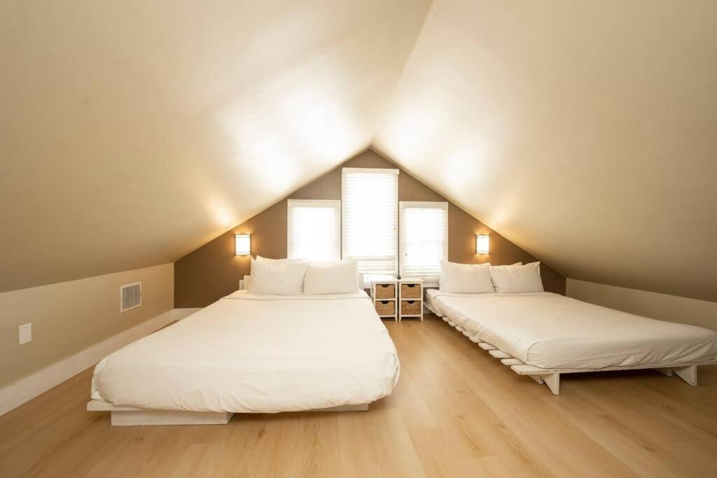 Just Steps To Duval- Sleeps 10- Heated Pool House Hébergement de vacances Key West