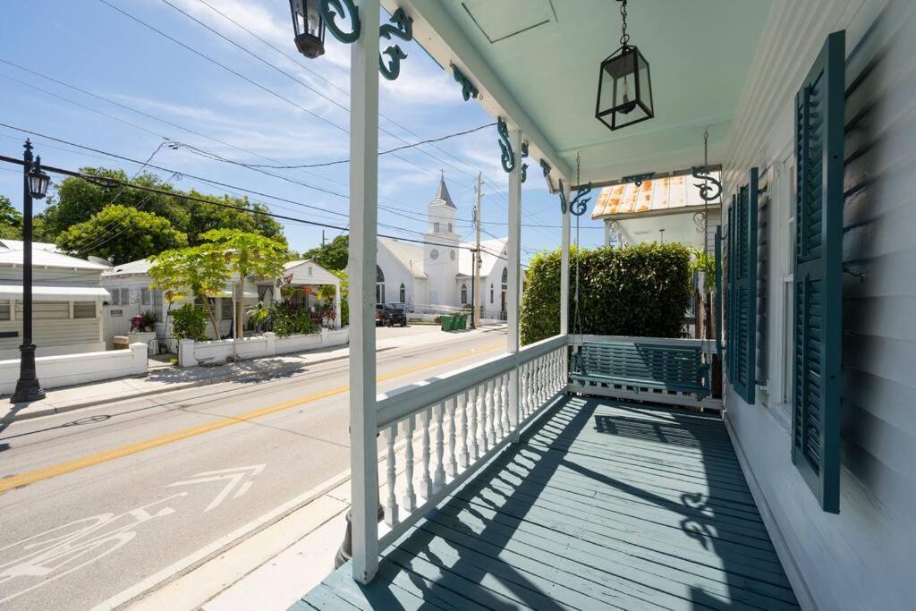 Just Steps To Duval- Sleeps 10- Heated Pool House *